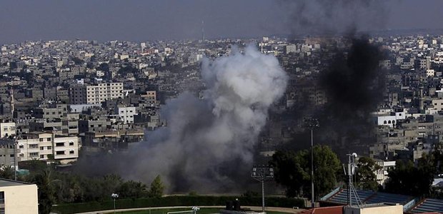 Brennende H�user in Gaza-Stadt